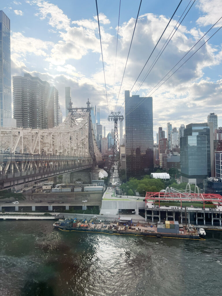 New York: Roosevelt Island Tram – Med taubanen til Roosevelt Island