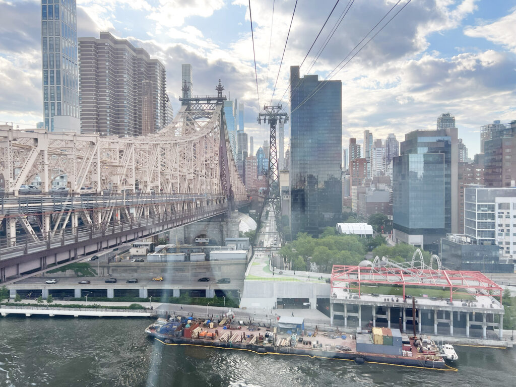 New York: Roosevelt Island Tram – Med taubanen til Roosevelt Island