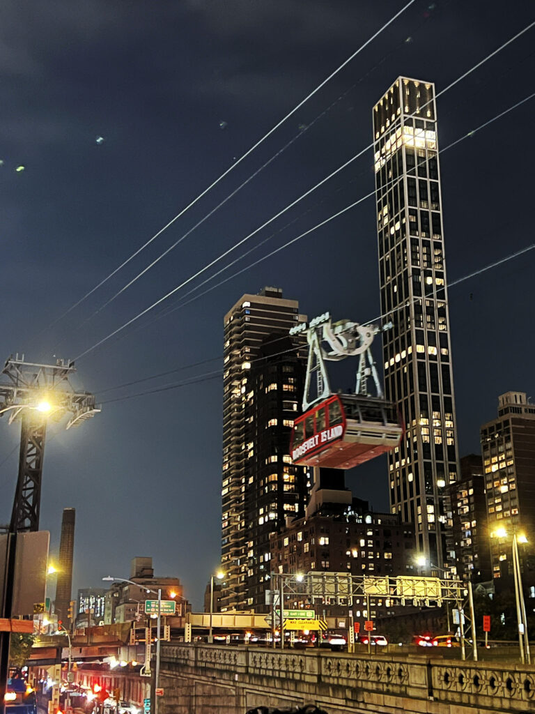 New York: Roosevelt Island Tram – Med taubanen til Roosevelt Island