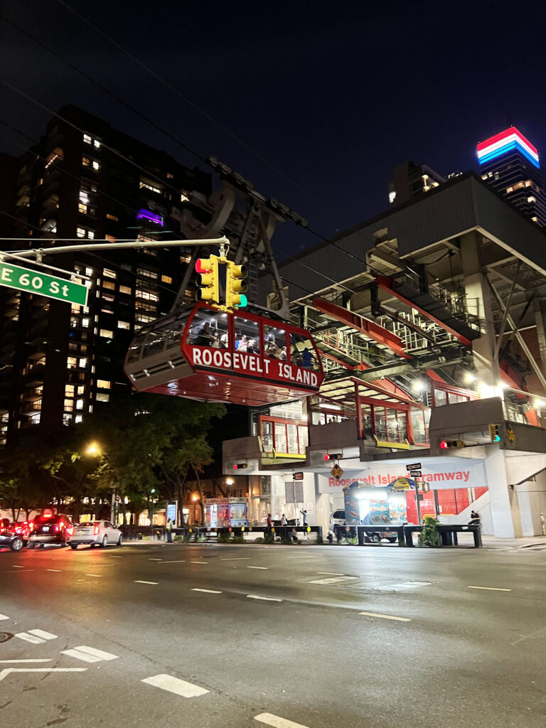New York: Roosevelt Island Tram – Med taubanen til Roosevelt Island