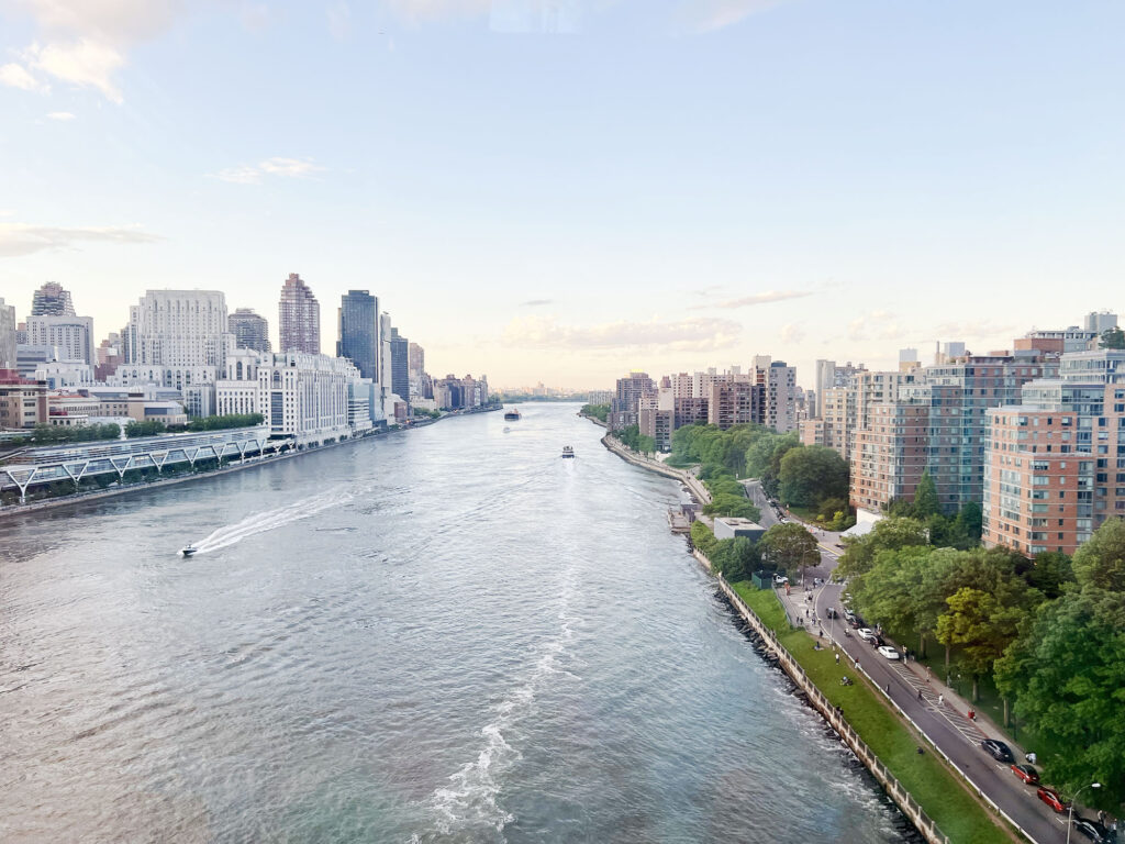 New York: Roosevelt Island Tram – Med taubanen til Roosevelt Island