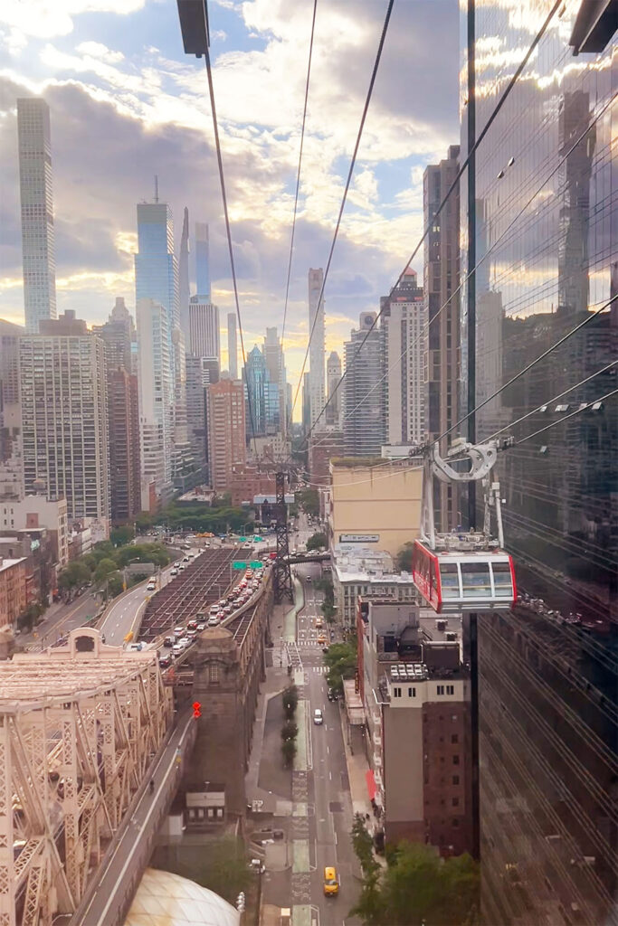 New York: Roosevelt Island Tram – Med taubanen til Roosevelt Island